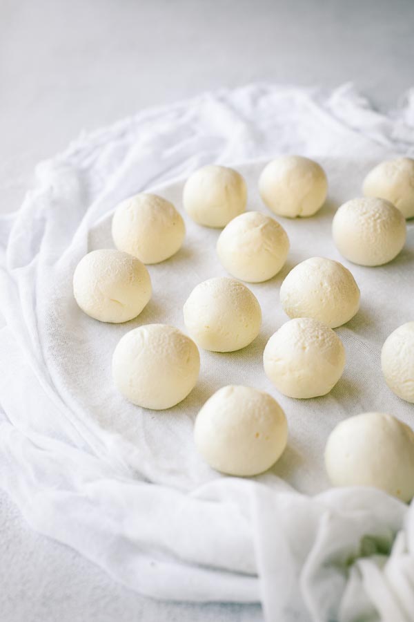 Plain labneh balls on muslin.