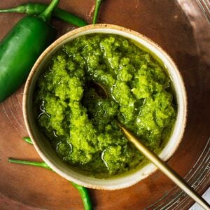 A bowl of green shatta.