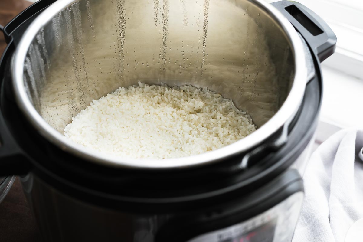 Steamed white rice in the instant pot inner pot.