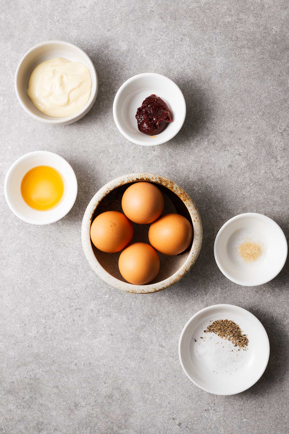 Ingredients for easy gochujang eggs including eggs, gochujang, mayonnaise, sesame oil, brown sugar and seasoning.